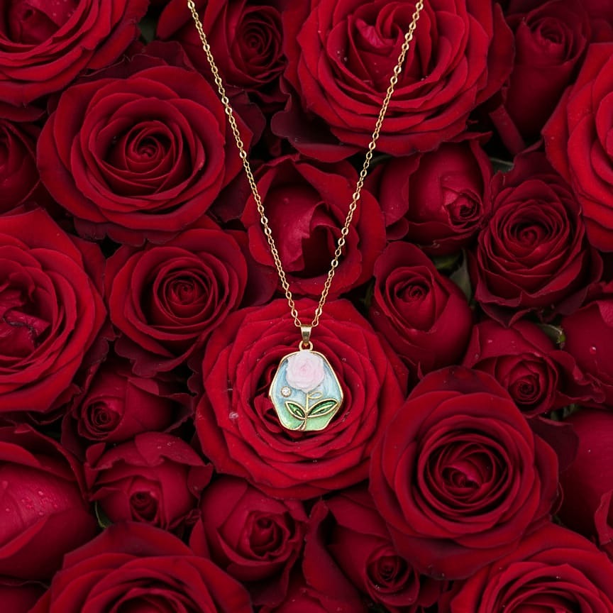 Necklace with a floral pendant