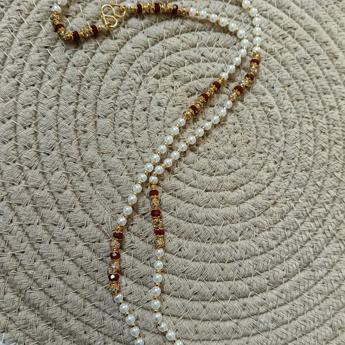 Necklace with pearls and brown beads