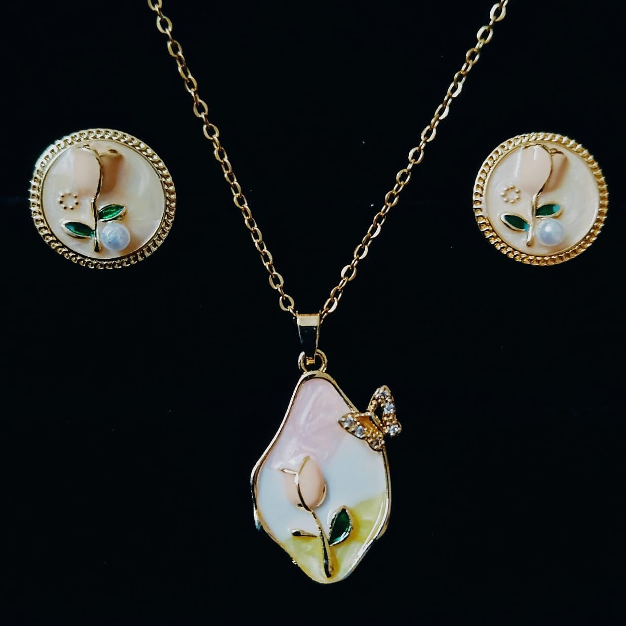 Jewelry set with necklace and earrings