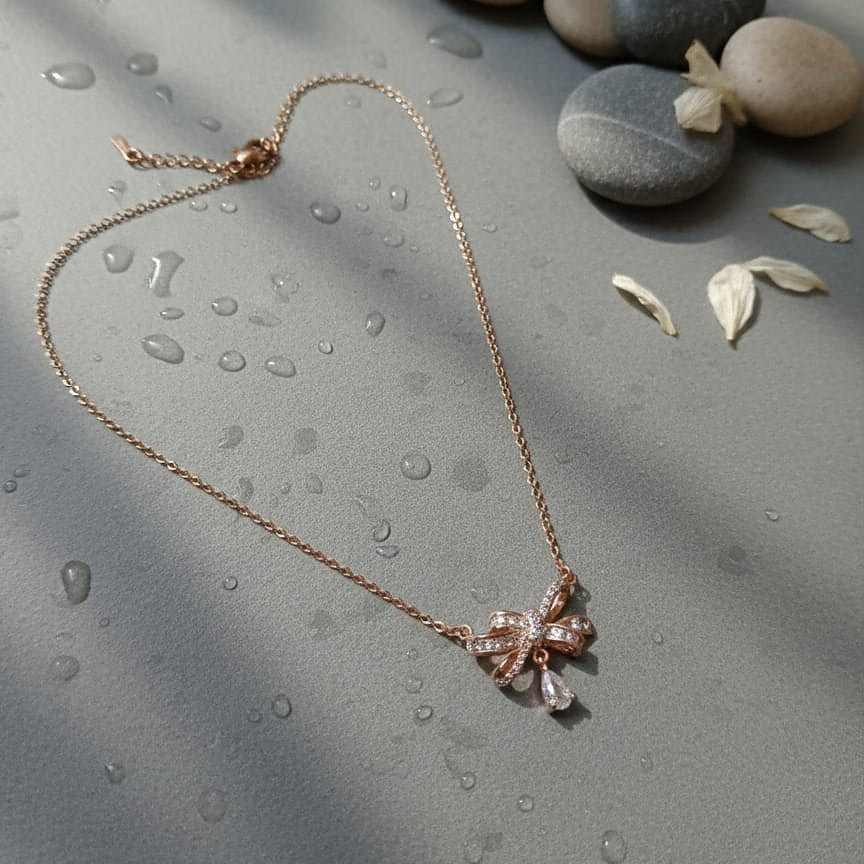 Rose gold necklace with a bow pendant 