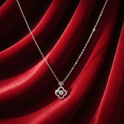 Silver necklace with a clover-shaped pendant 