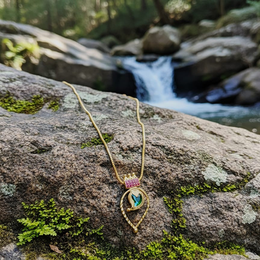 Gold necklace with a pendant 