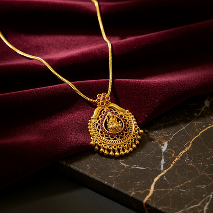 Gold necklace with a decorative pendant 
