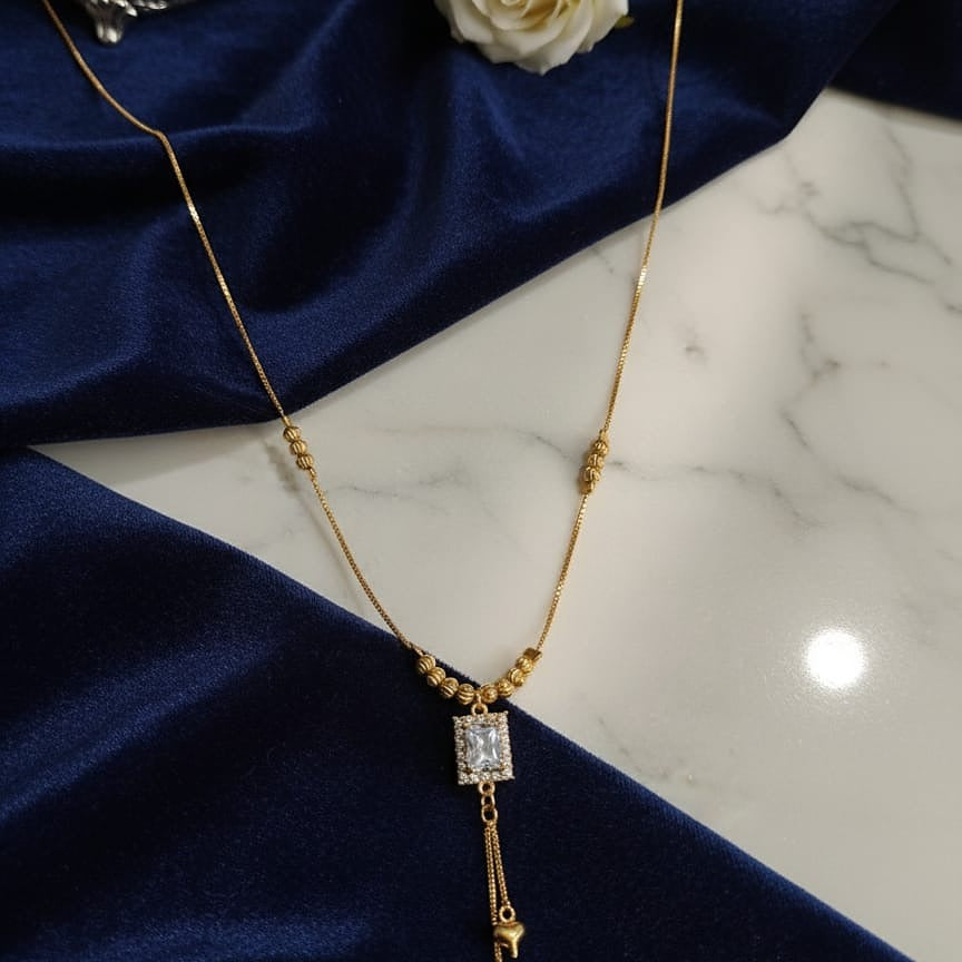 Gold necklace with a diamond pendant 