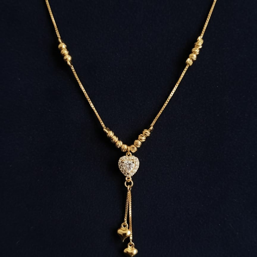 Gold necklace with heart-shaped pendant 