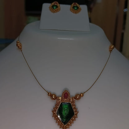 Green and Ruby Red Pendant With Invisible Chain Set