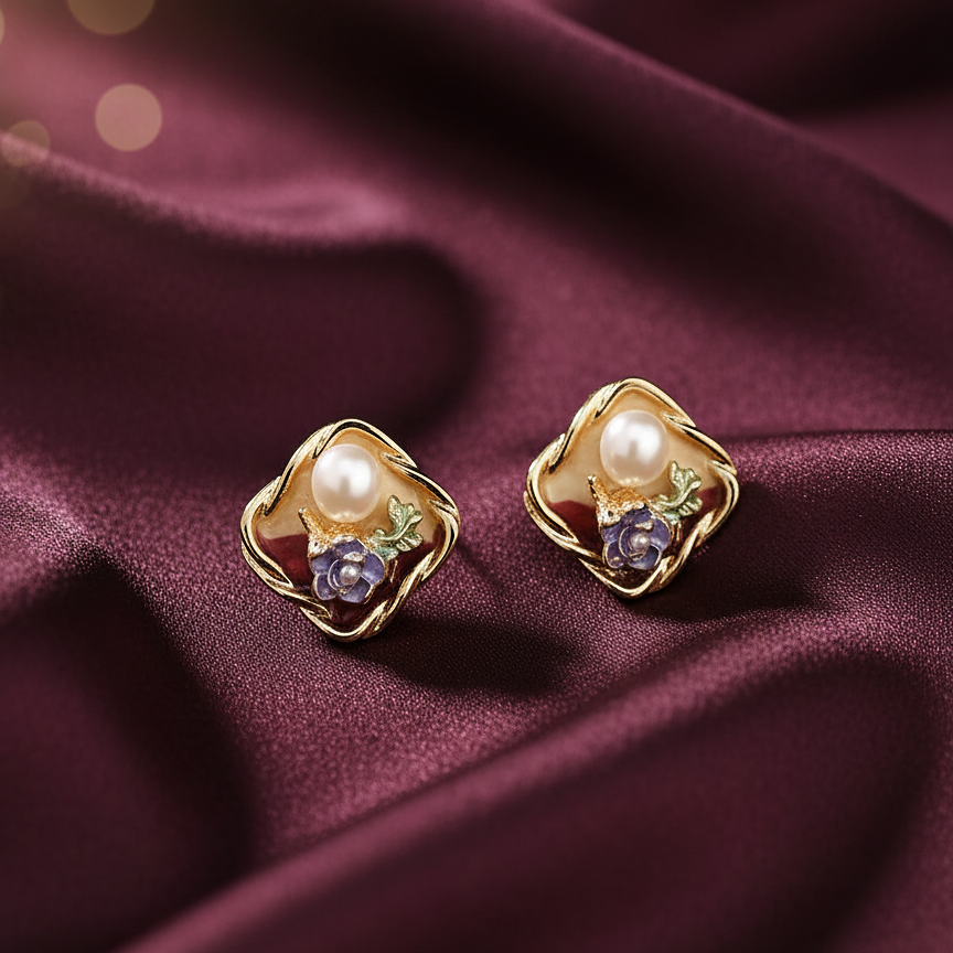 Gold earrings with pearls