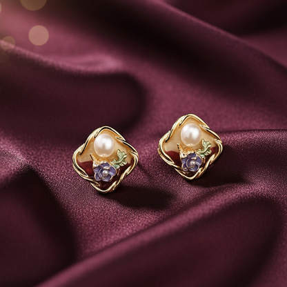 Gold earrings with pearls