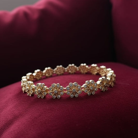 Gold bracelet with floral design 