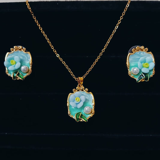 Jewelry set with pendant and earrings featuring floral designs