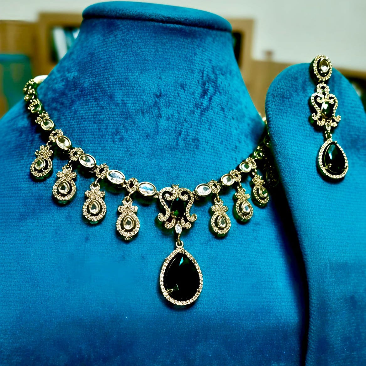 Regal Kundan-Style Necklace Set