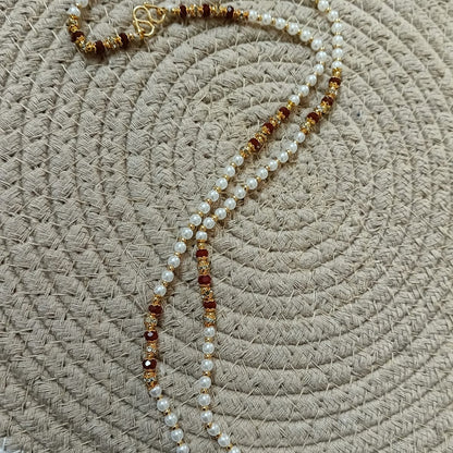 Necklace with pearls and brown beads 