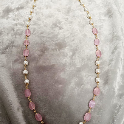 Necklace with pink beads 