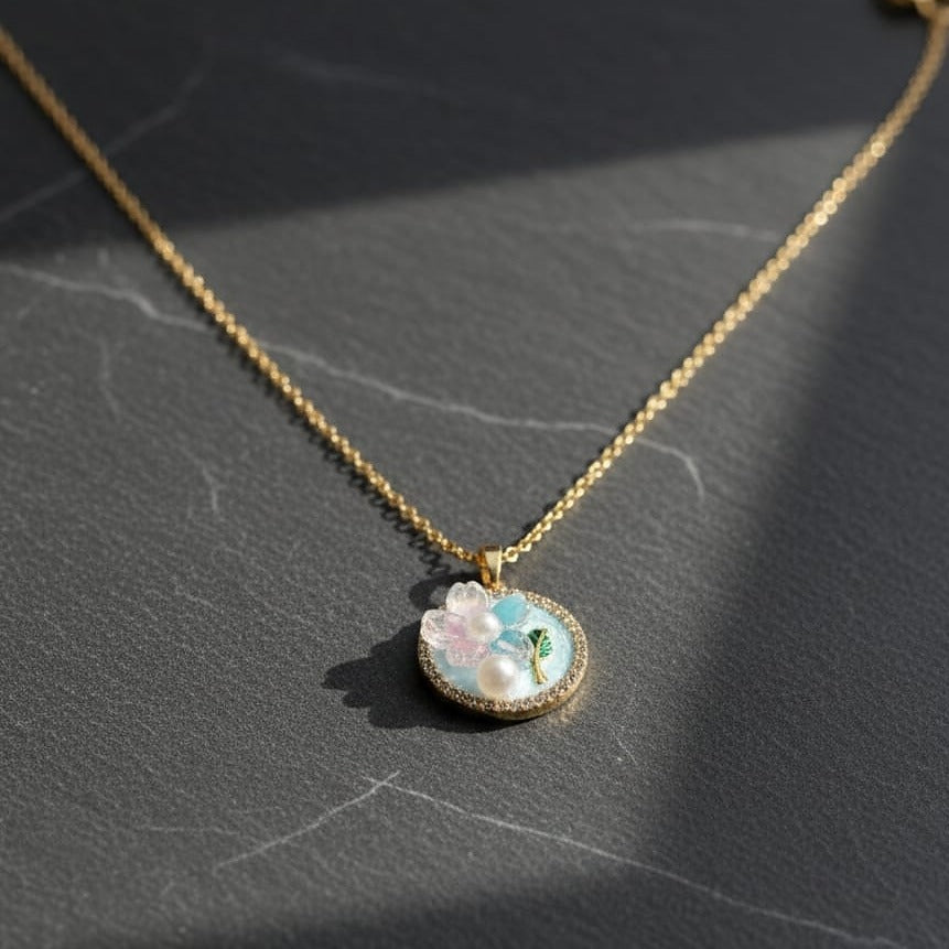 Necklace with a floral pendant 