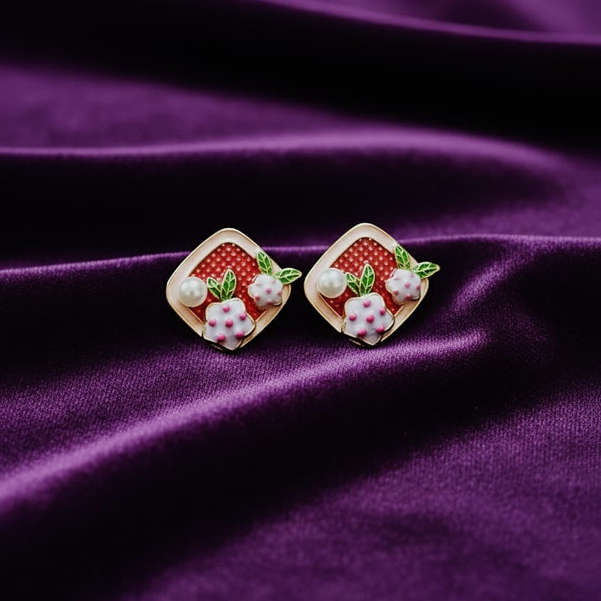 Pair of earrings with strawberry design 