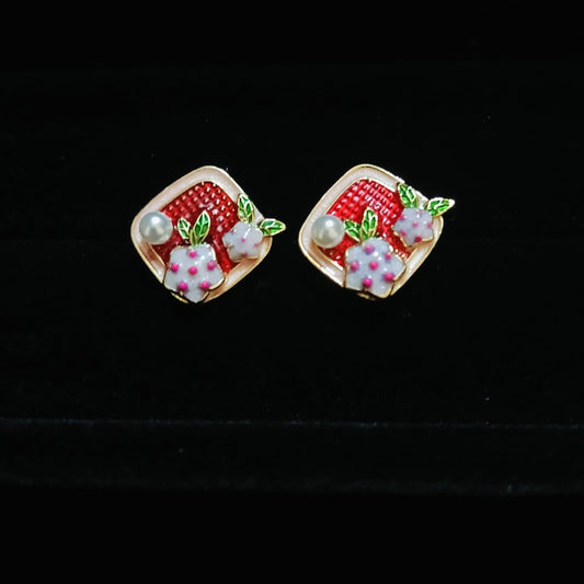 Pair of earrings with strawberry design 