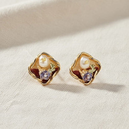 Pair of gold earrings with pearls and floral designs