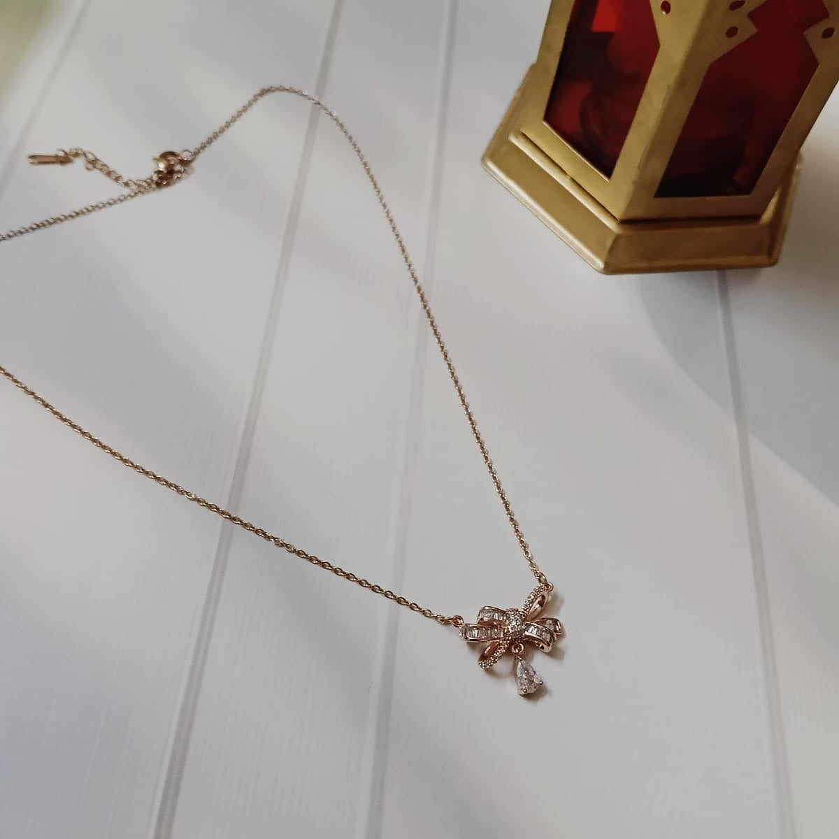 Rose gold necklace with a bow pendant 