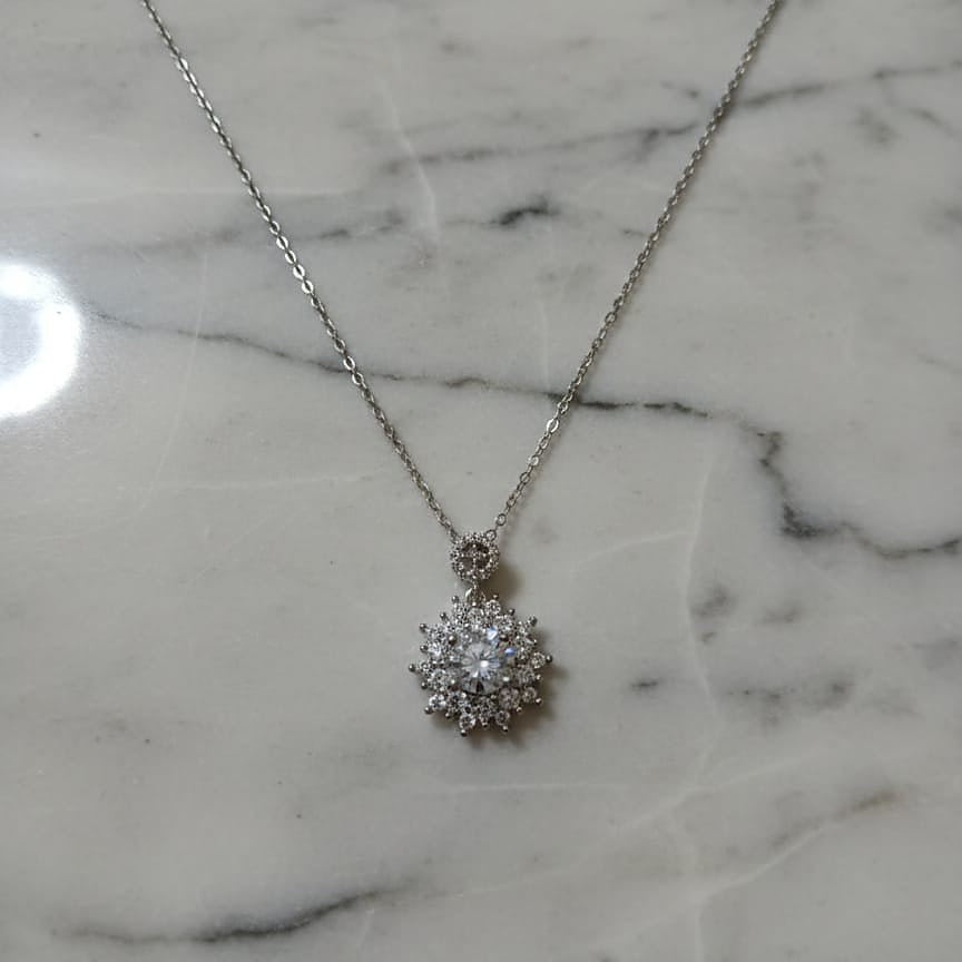 Silver necklace with a star-shaped pendant 