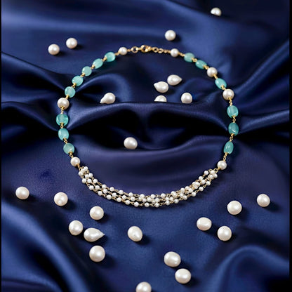 Necklace with pearls and gemstones