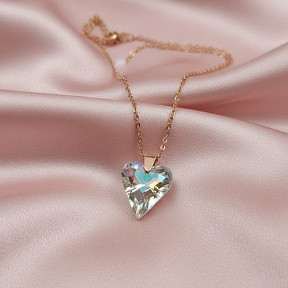 Heart-shaped crystal pendant necklace 