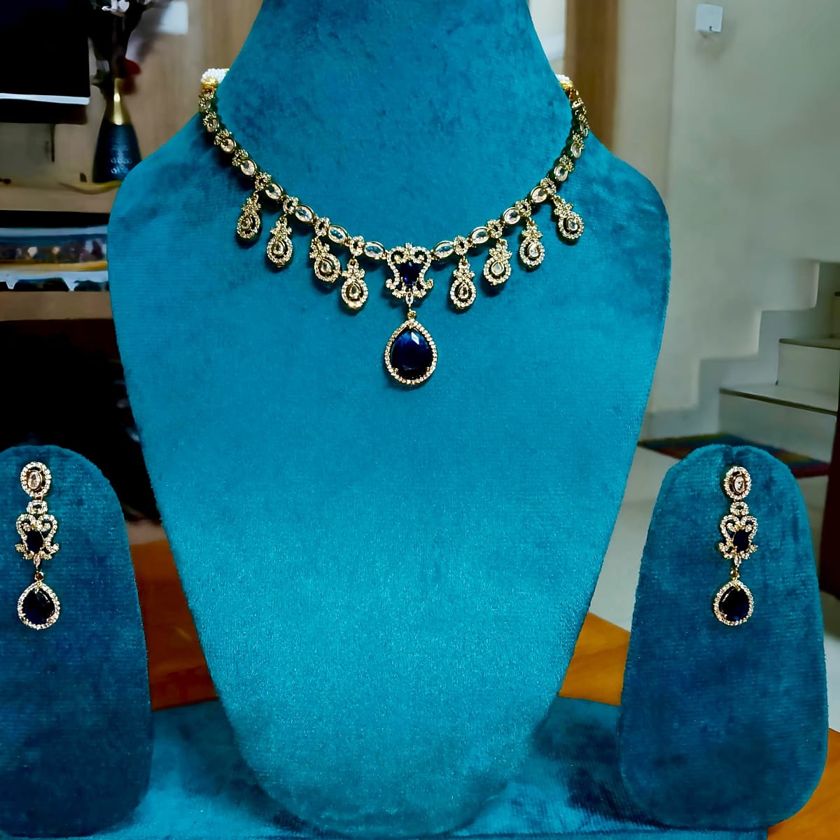 Jewelry set with necklace and earrings 