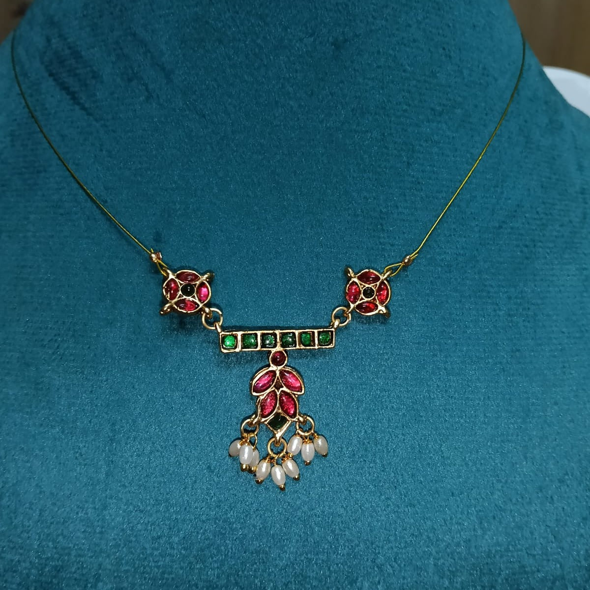 Elegant Ruby-Tone Stone Necklace Set with Pearl Drops