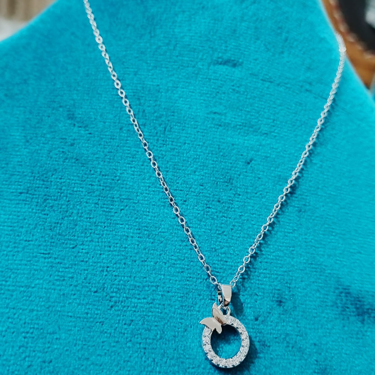 Silver necklace with a pendant 